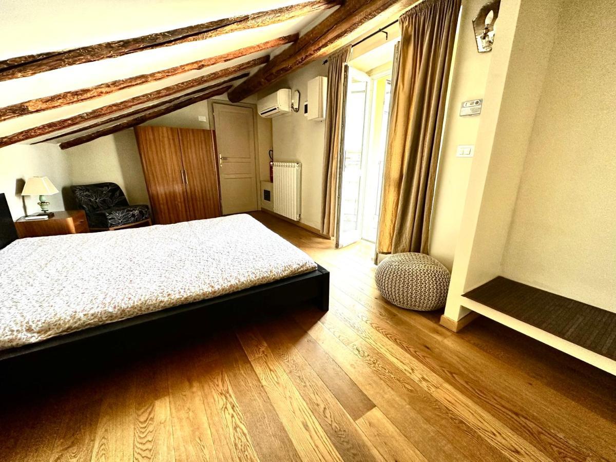 Le Finestre Sulla Mole Apartman Torino Kültér fotó