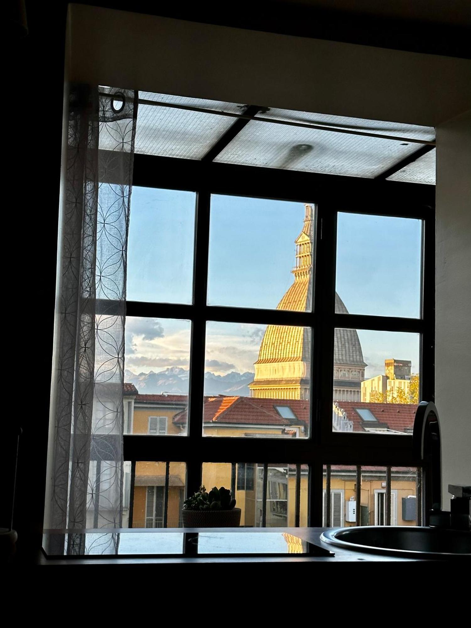 Le Finestre Sulla Mole Apartman Torino Kültér fotó