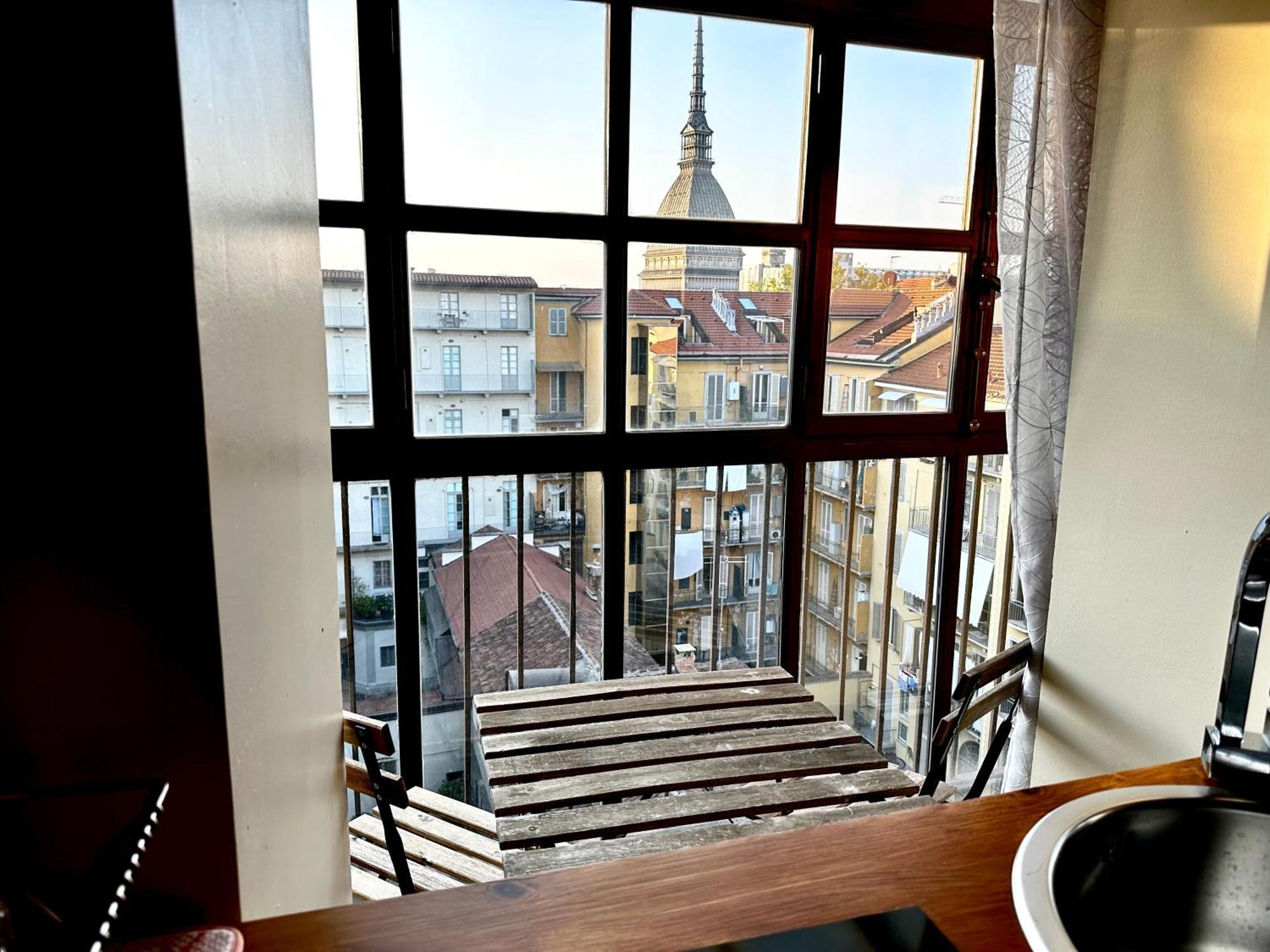 Le Finestre Sulla Mole Apartman Torino Kültér fotó