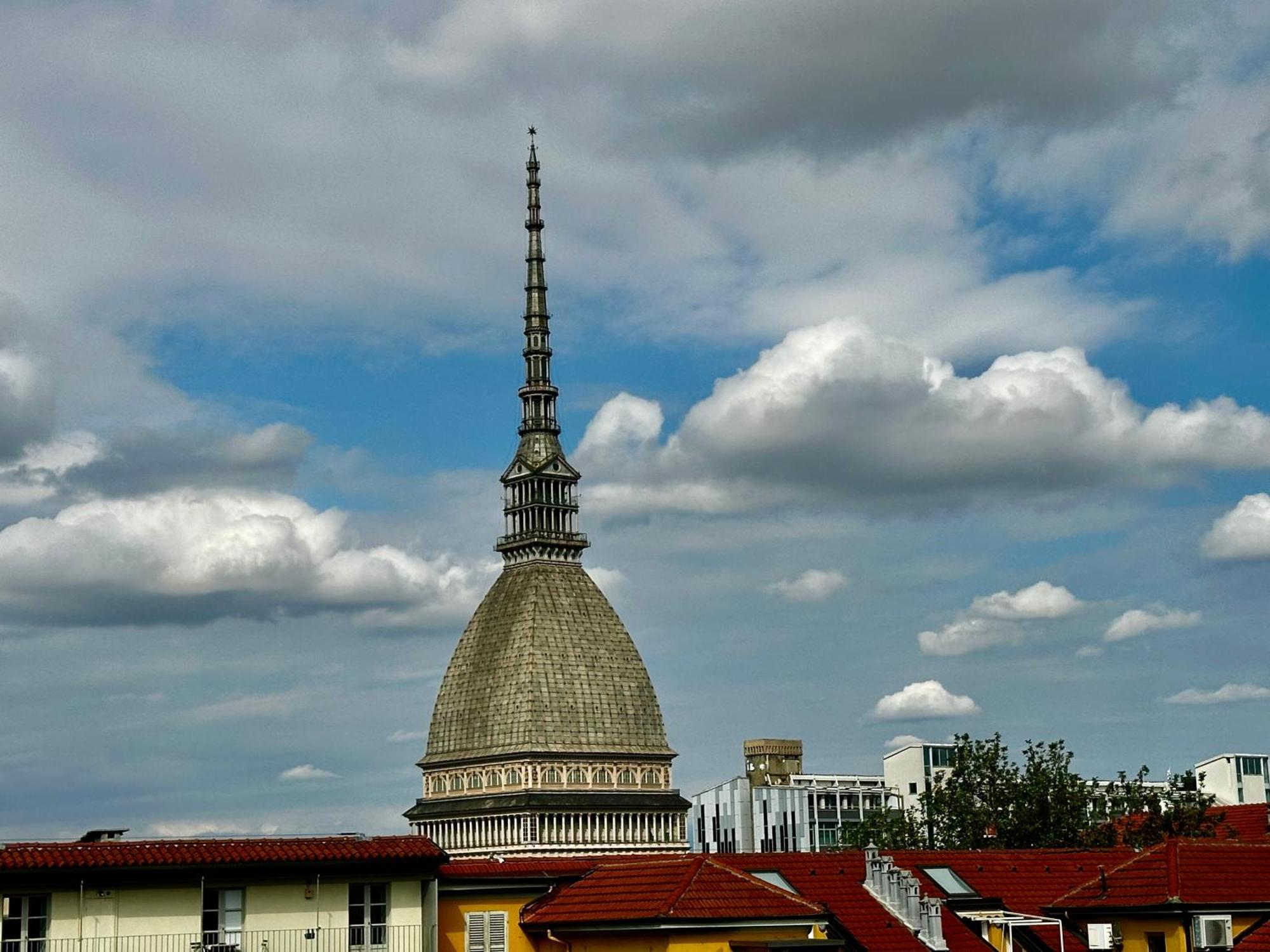 Le Finestre Sulla Mole Apartman Torino Kültér fotó