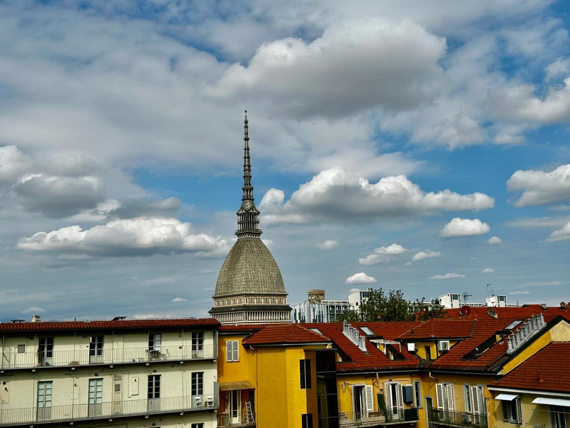 Le Finestre Sulla Mole Apartman Torino Kültér fotó